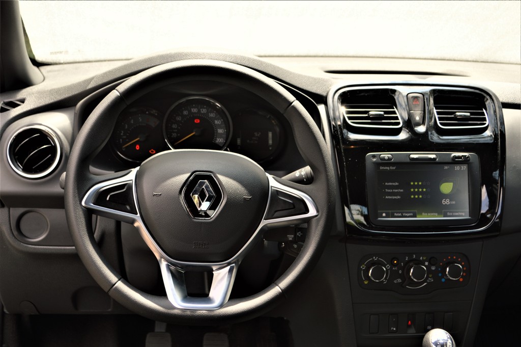 Avaliação: Renault Logan Zen 1.6 câmbio manual 2020