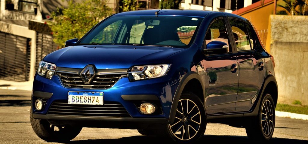 Renault oferece Sandero e Kwid com preço de fábrica e revisões grátis