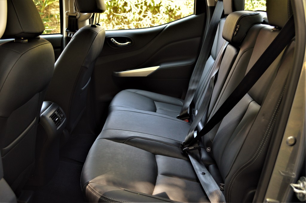 Avaliação: Picape média Nissan Frontier XE 2020/ Interior