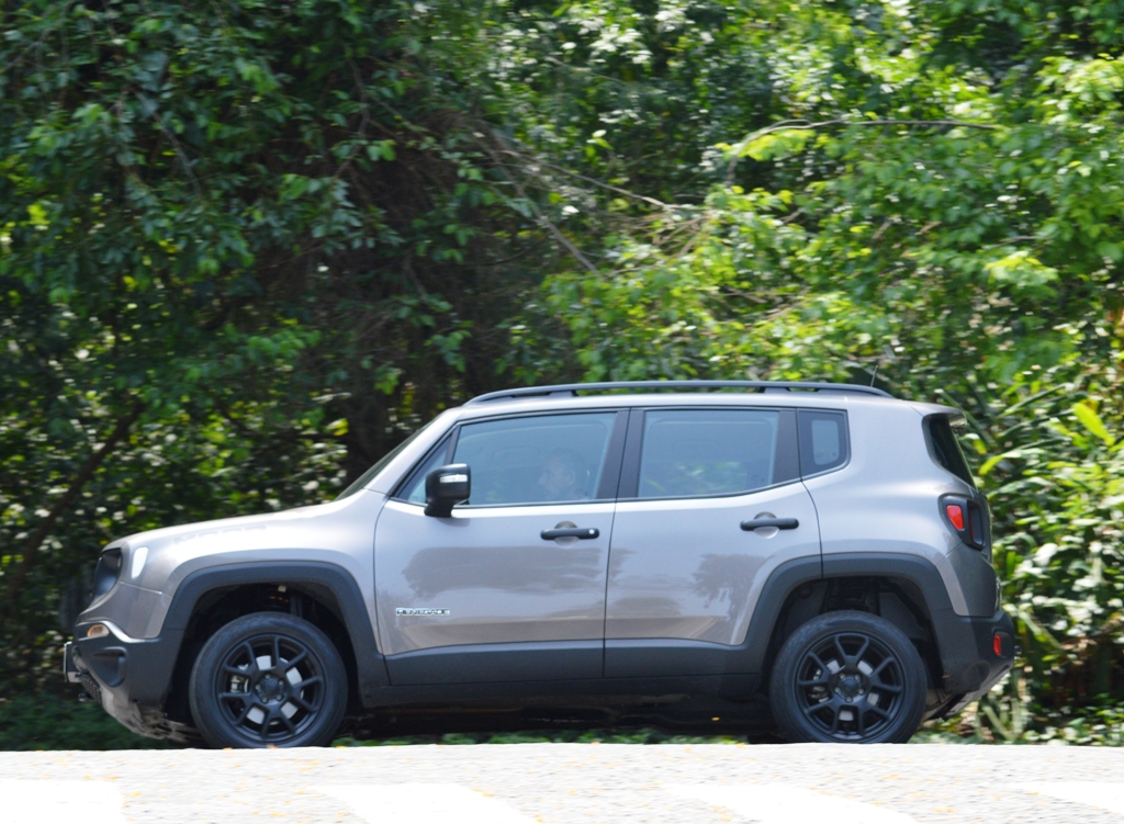 Lateral Jeep Renegade Moab 2.0 Diesel AT9 4x4