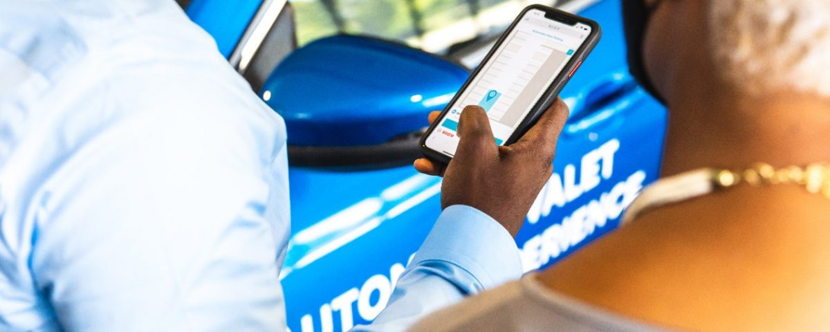 Veículo que estaciona por aplicativo