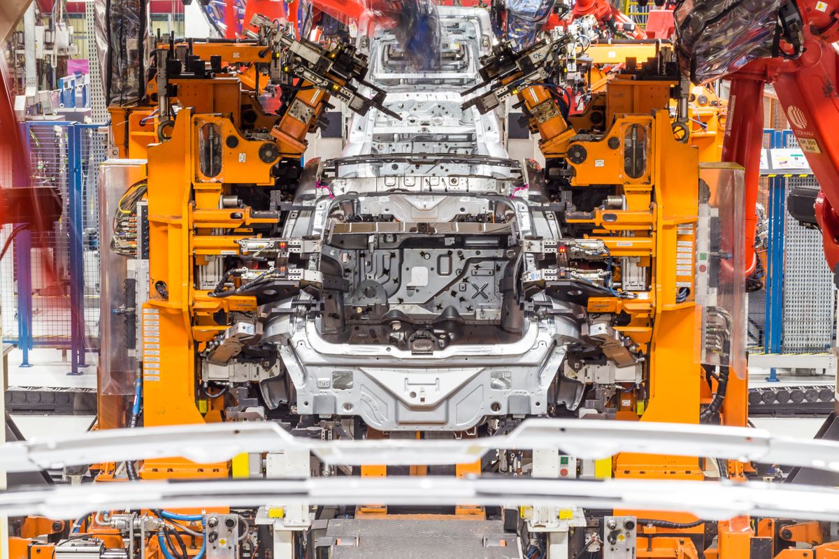 Produção de automóveis cai 31,6% em 2020