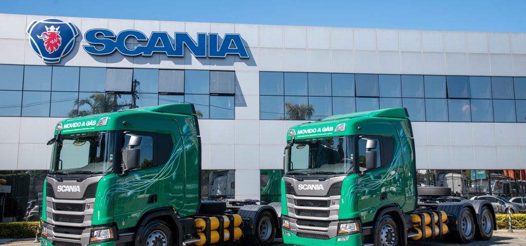 Scania entrega os primeiros caminhões movidos a GNV ou biometano