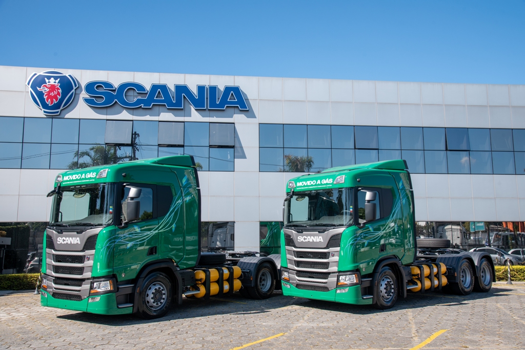 Scania entrega os primeiros caminhões movidos a GNV ou biometano 