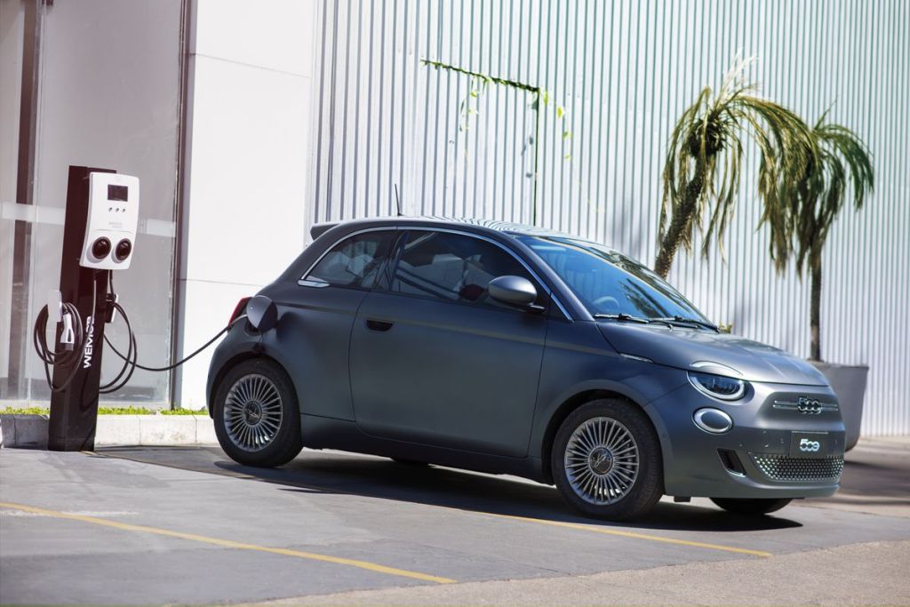 Lançamento: Fiat 500 elétrico 2022 