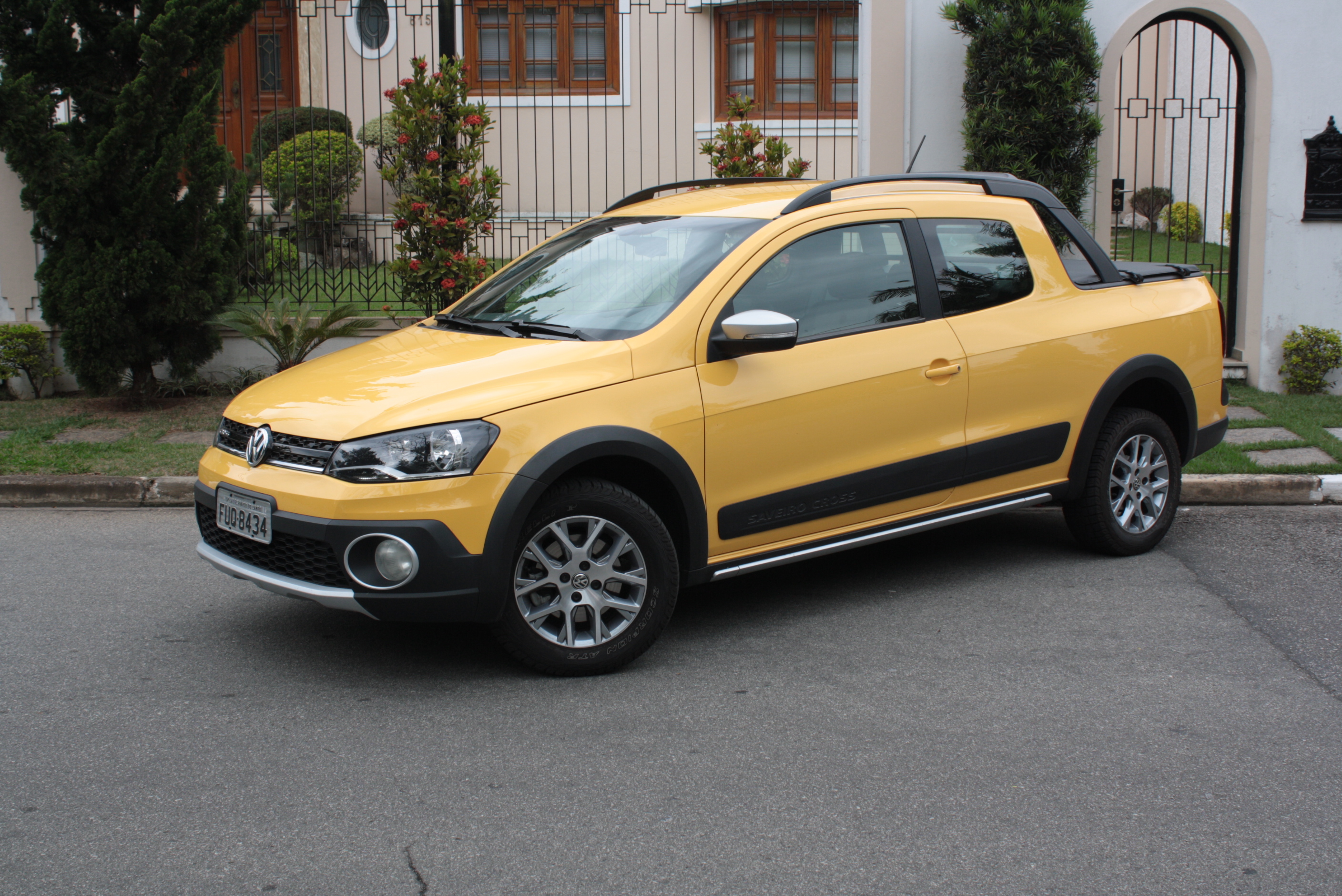 Avaliação Saveiro Cross 2016 Cabine Estendida - Ela ou a Fiat Strada ? 