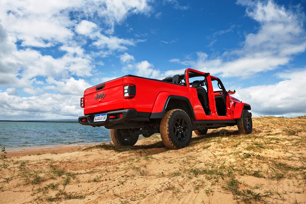 Lançamento: Picape Jeep Gladiator Rubicon 2022-traseira 