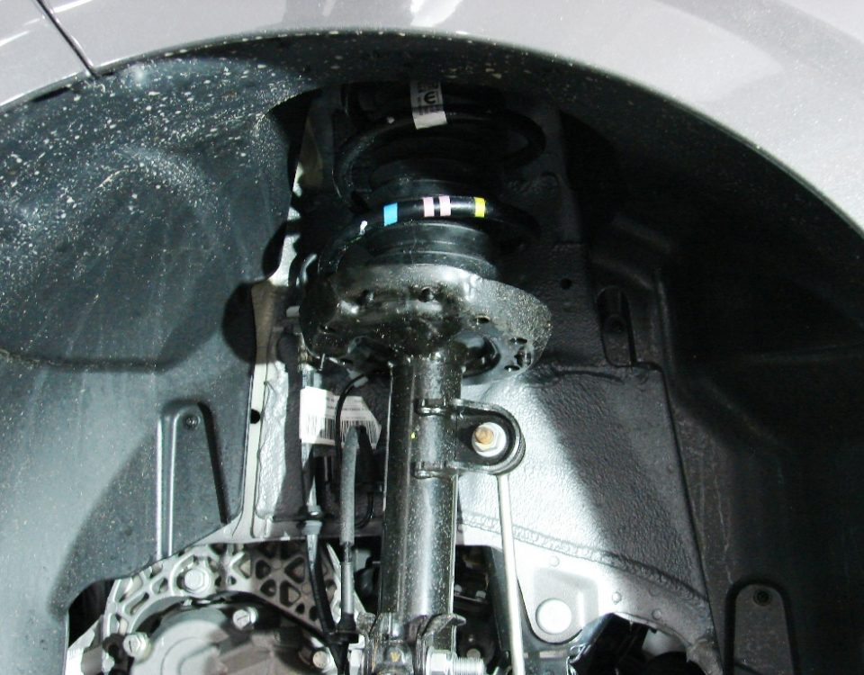 O que revisar no carro antes de viajar, amortecedor e mola