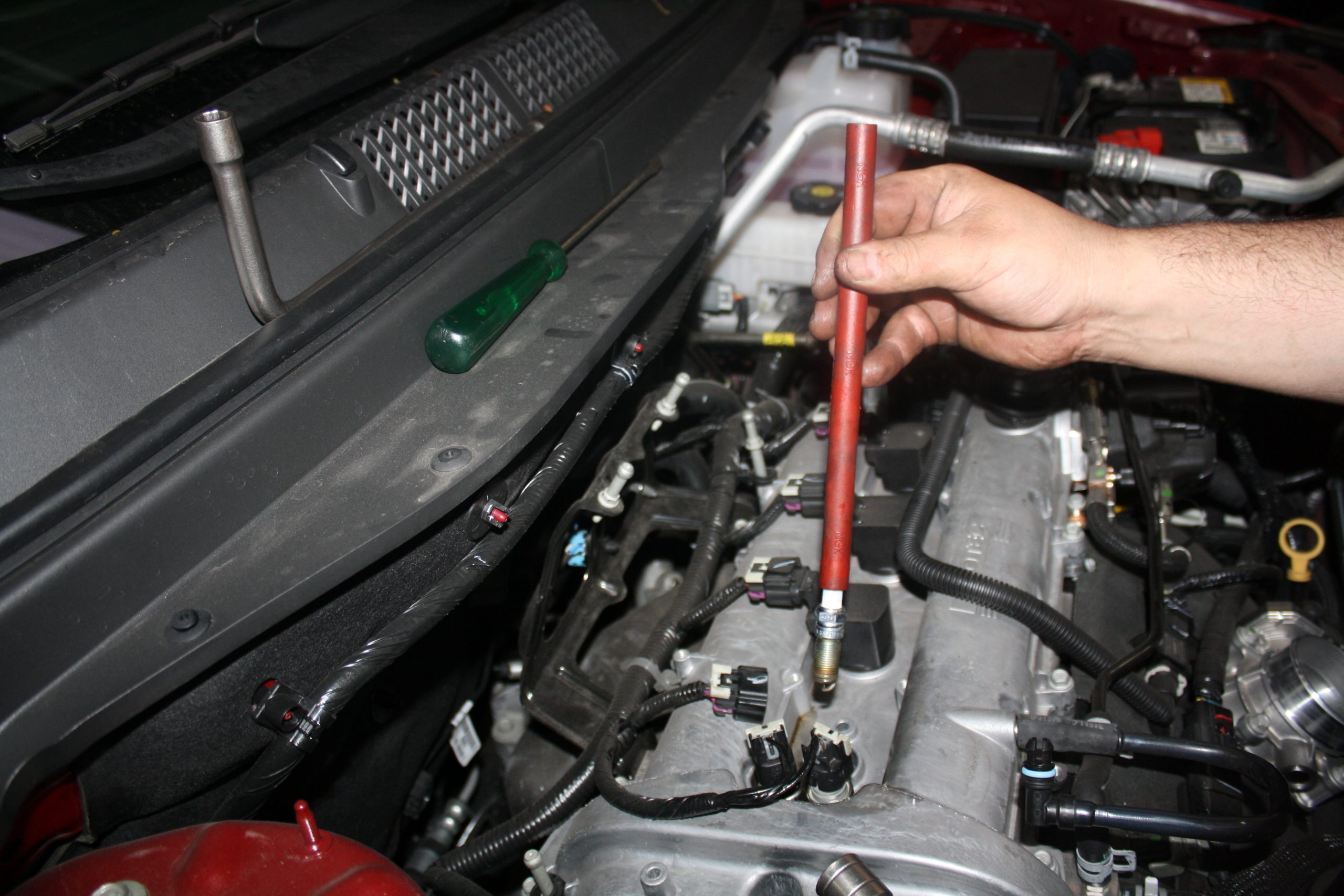 Velas em motores híbridos: Mitos e verdades